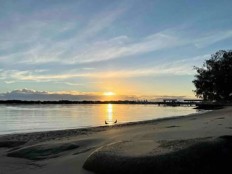 Broadwater Parklands Paradise-One & Two Bedroom Apartments Gold Coast
