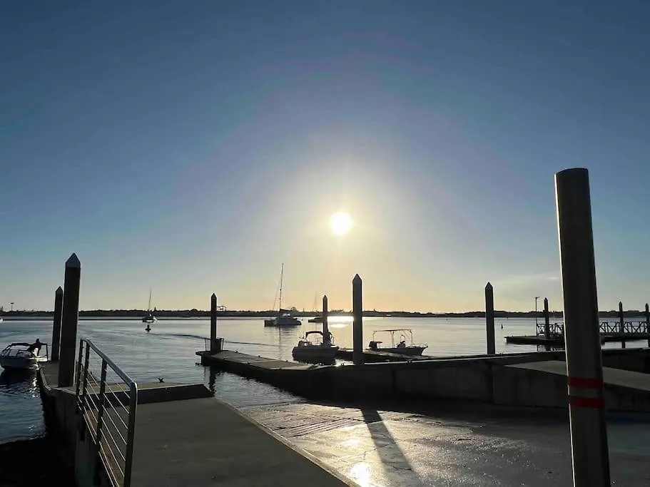 Broadwater Parklands Paradise-One & Two Bedroom Apartments Gold Coast