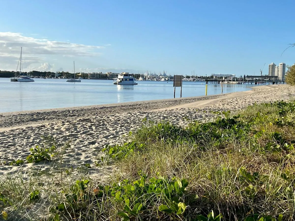 Broadwater Parklands Paradise-One & Two Bedroom Apartments Gold Coast