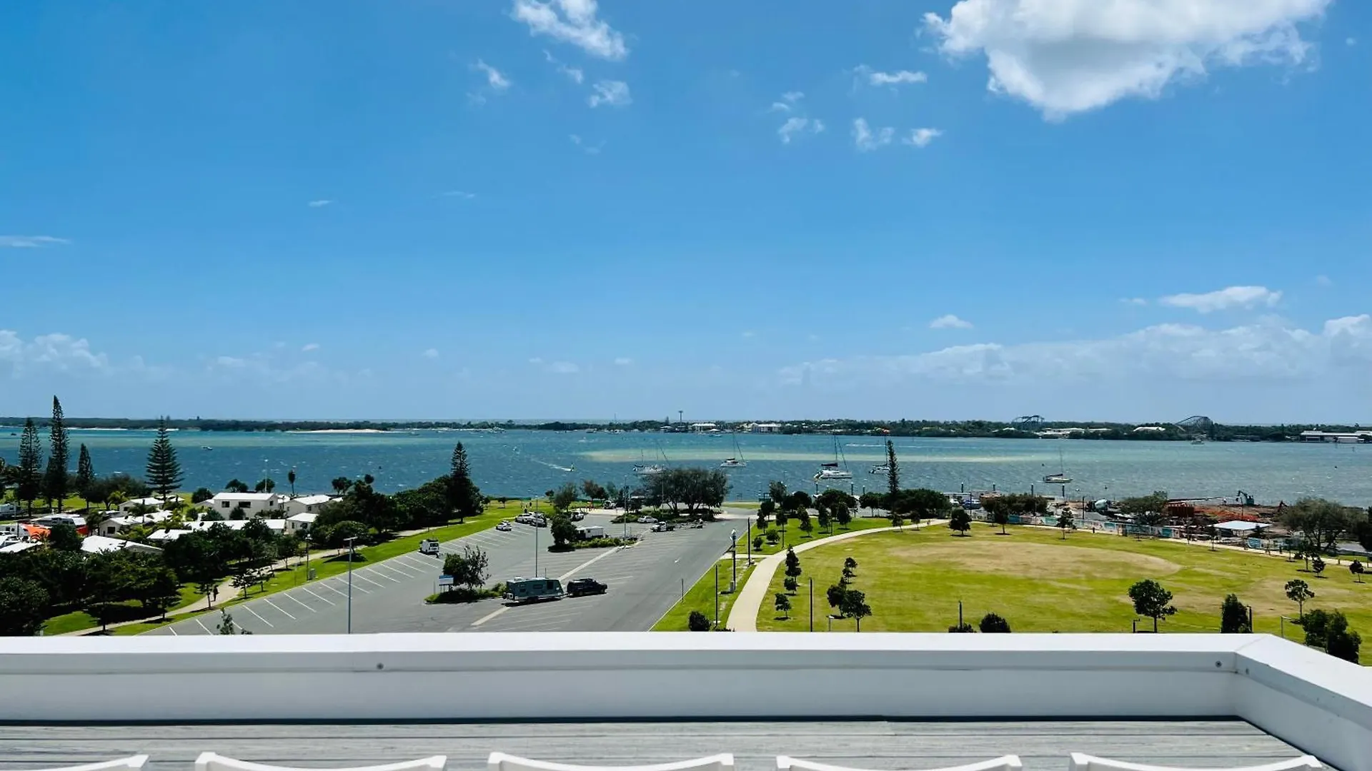 Broadwater Parklands Paradise-One & Two Bedroom Apartments Gold Coast