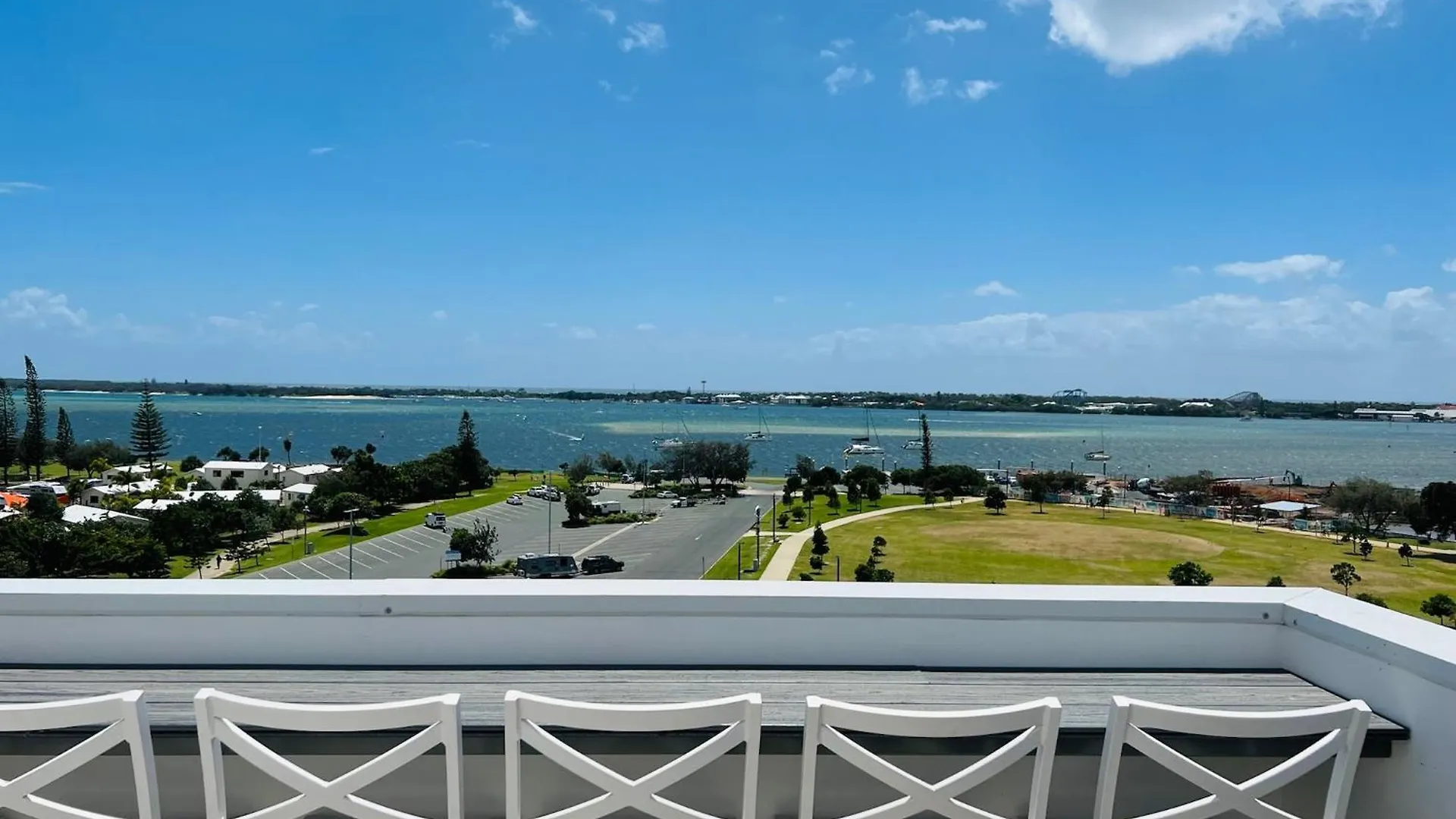 Broadwater Parklands Paradise-One & Two Bedroom Apartments Gold Coast